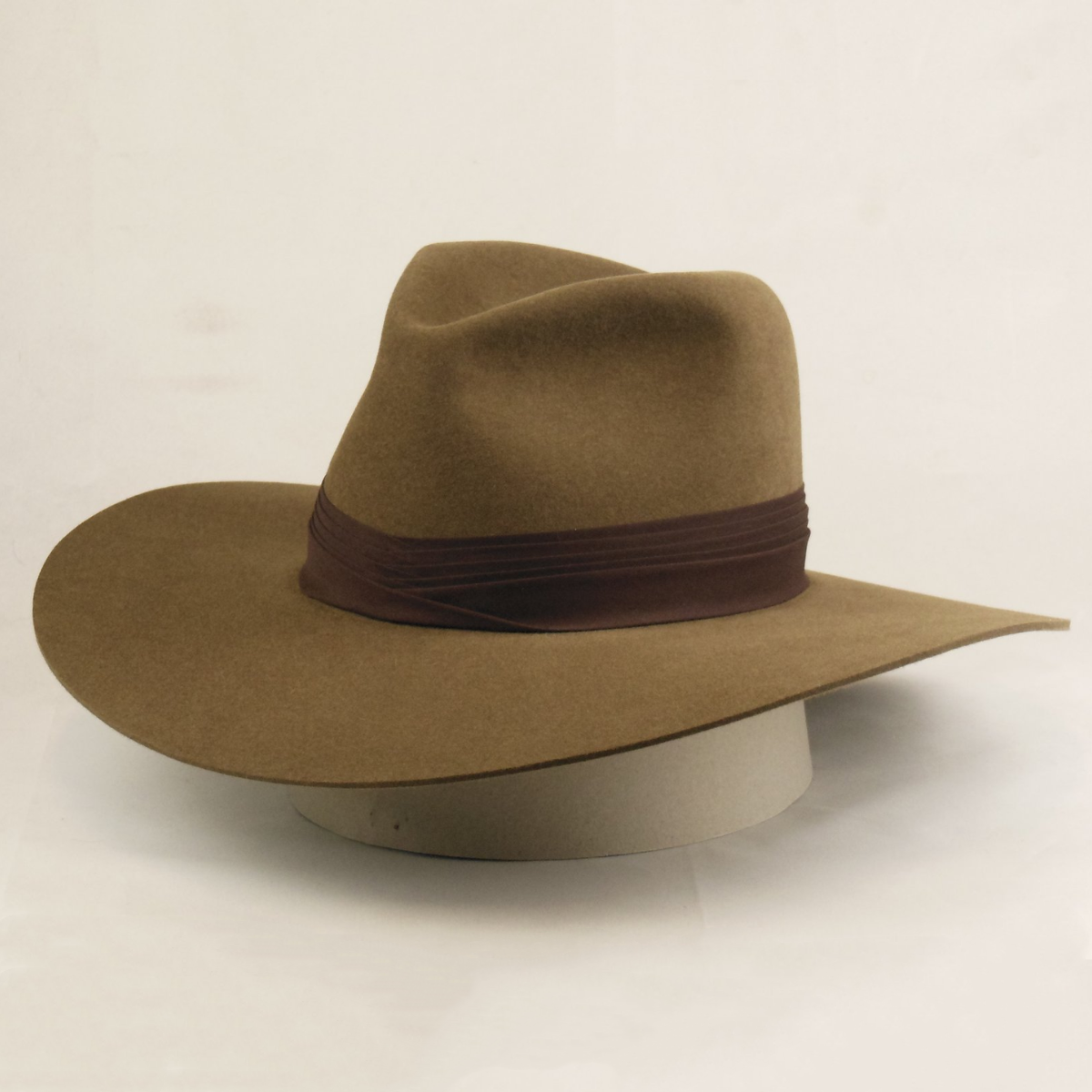 Adventure-Ready Classic Fedora Hat - Image 3